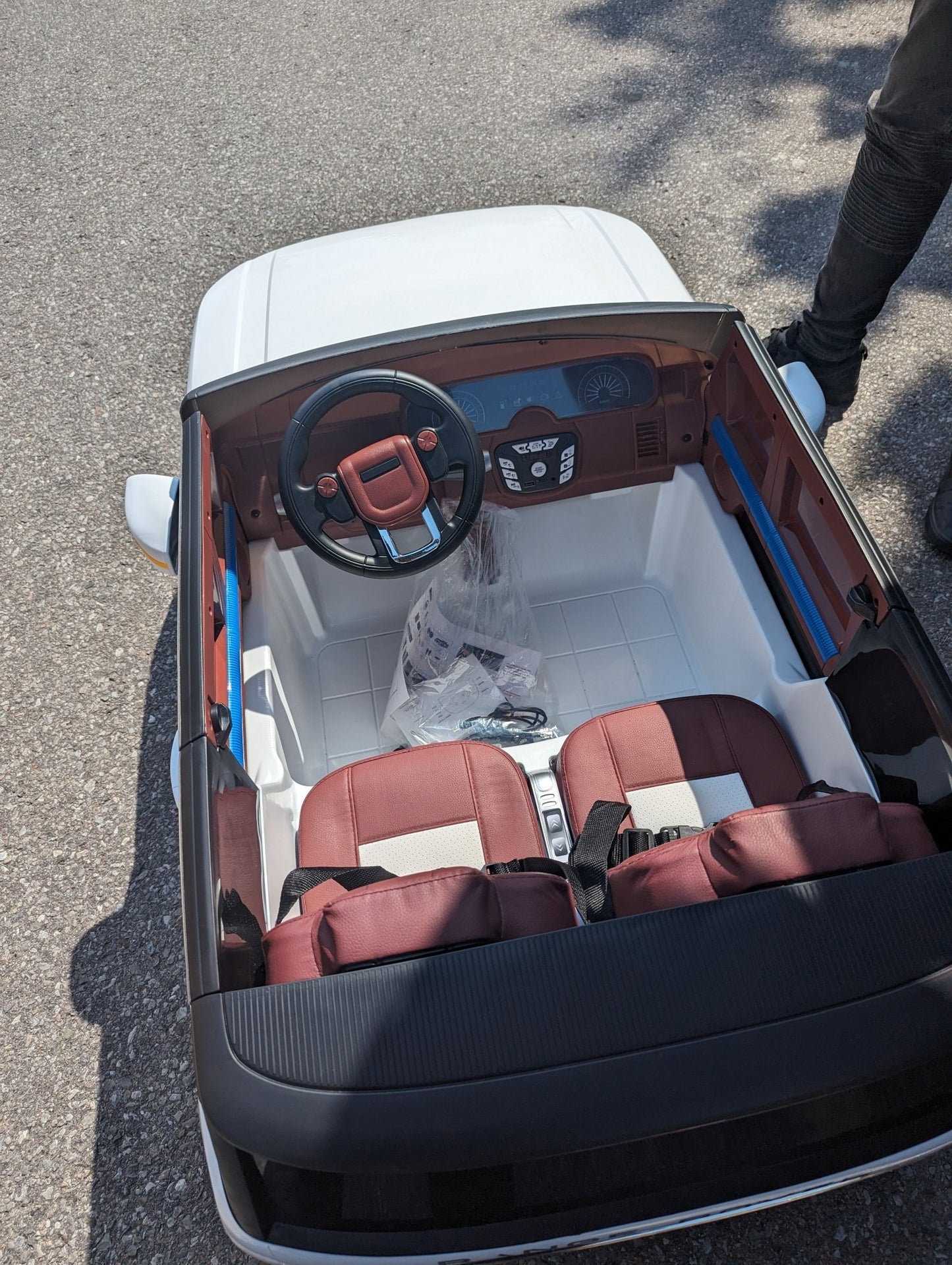 Range Rover HSE 4x4 2 Seater 12V Kids Ride On Car | Bluetooth + Digital Display + Phone App + Hydraulics - Baby Cars