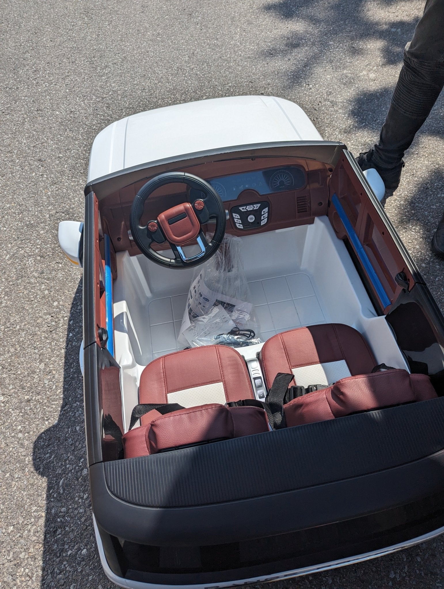 Range Rover HSE 4x4 2 Seater 12V Kids Ride On Car | Bluetooth + Digital Display + Phone App + Hydraulics - Baby Cars