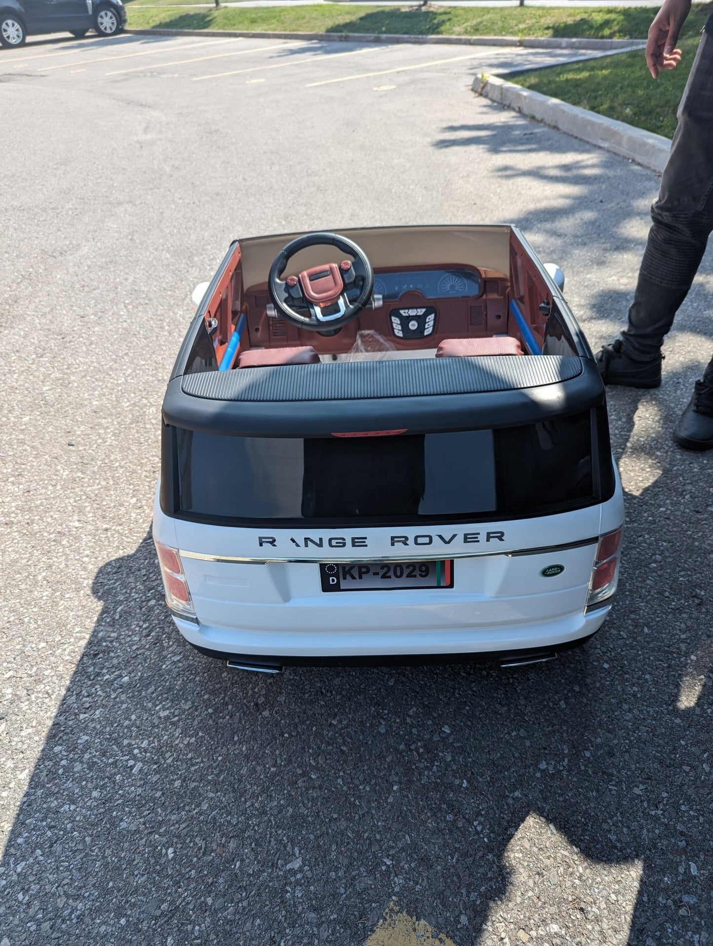 Range Rover HSE 4x4 2 Seater 12V Kids Ride On Car | Bluetooth + Digital Display + Phone App + Hydraulics - Baby Cars